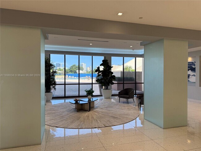 Foto del edificio - 20335 W Country Club Dr