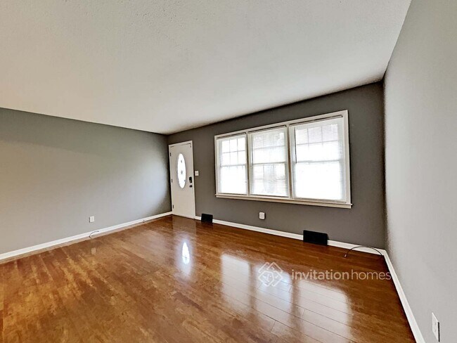 Building Photo - 1103 Sunset Dr