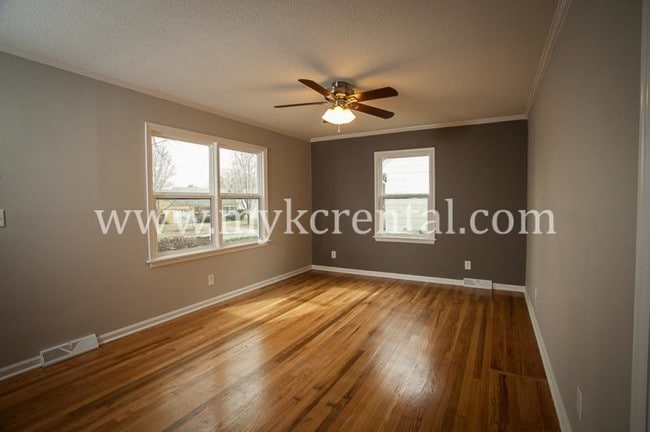 Foto del edificio - 4944 Juniper Dr