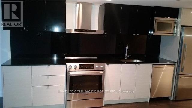 Photo du bâtiment - 72 Esther Shiner Blvd