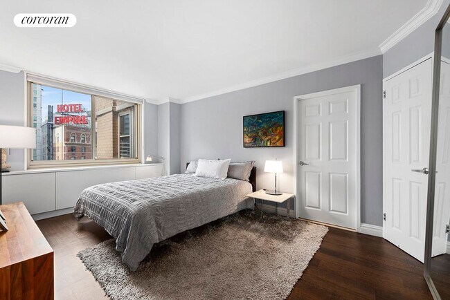 Building Photo - 30 W 63rd St