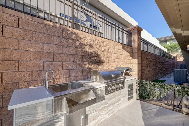 Foto del edificio - 663 Palisade Rim Dr