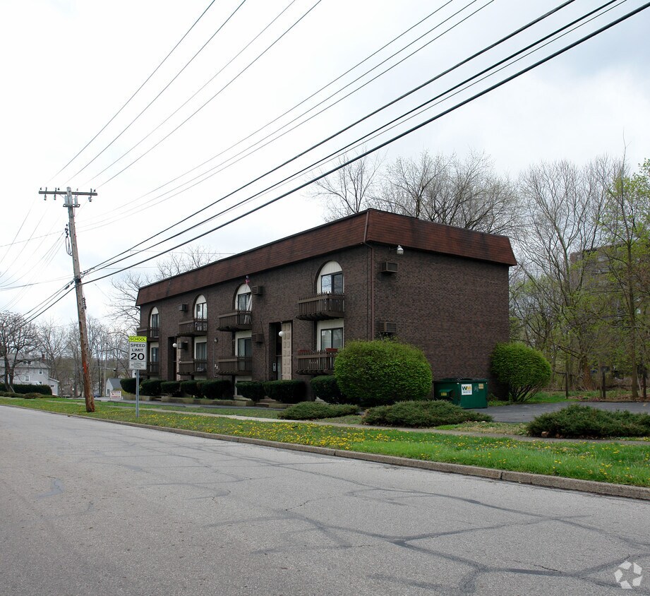 Building Photo - 320 Falls Ave