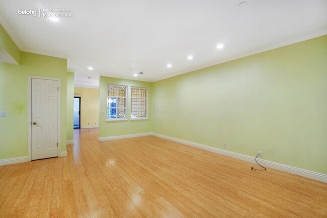Building Photo - 927 La Mesa Ter