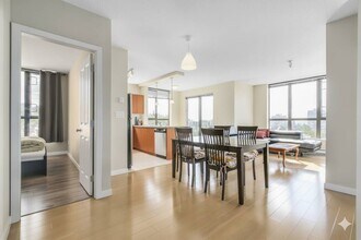 Building Photo - 511 Rochester Av