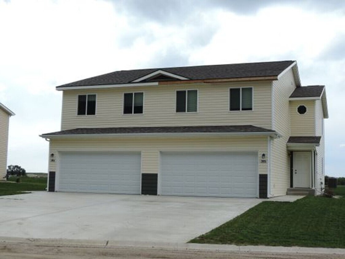 Primary Photo - Beautiful 3bedroom 2 bath townhouse FOR SA...