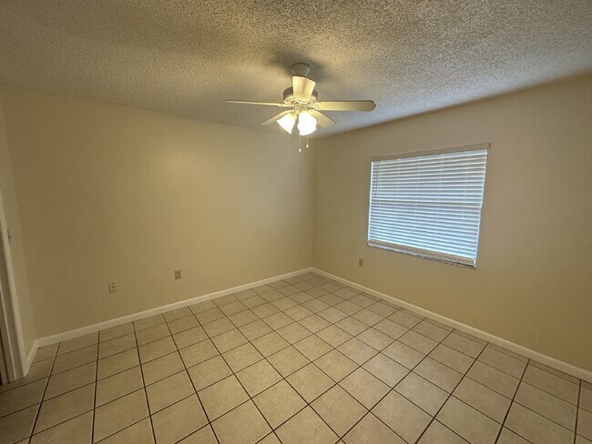 Building Photo - North Lakeland 1/2 Duplex For Rent