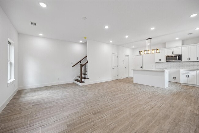 Building Photo - 2015 Brackenridge St