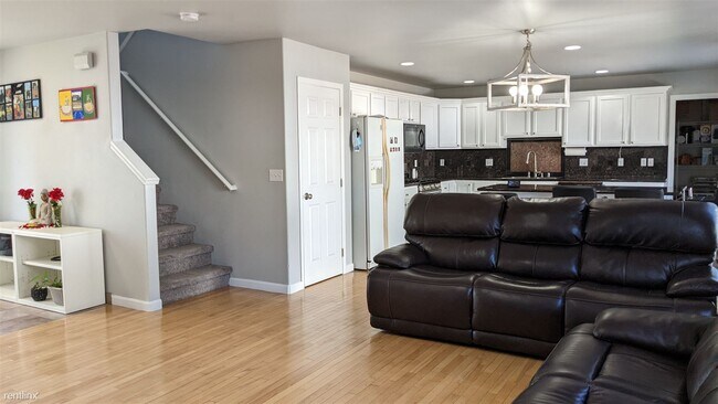 Building Photo - 3 br, 2.5 bath House - 4929 140th Street S...