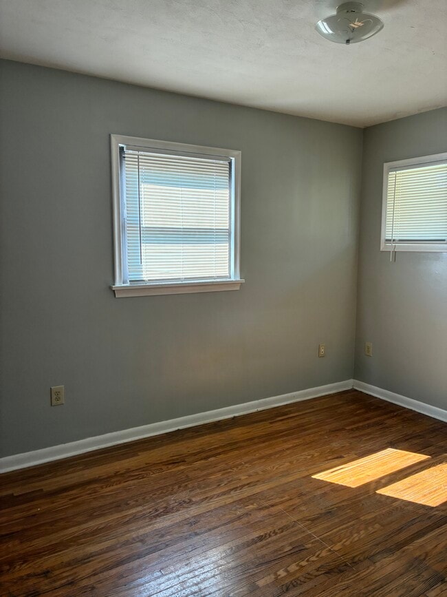 Foto del edificio - 1632 Oakmont Ln