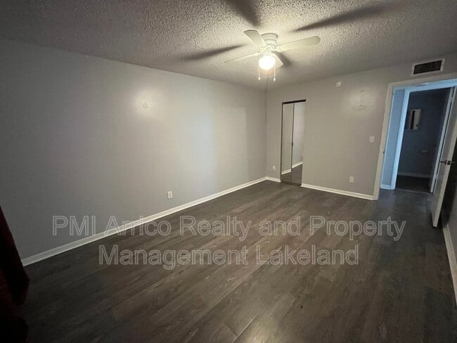 Building Photo - 400 El Camino Dr