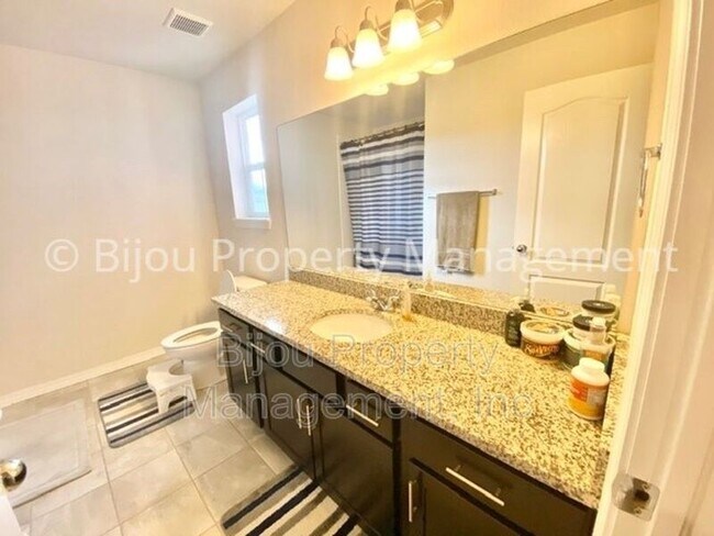 Building Photo - 495 Eclipse Dr