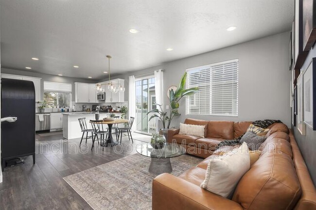 Foto del edificio - 318 N Old Farm Ln