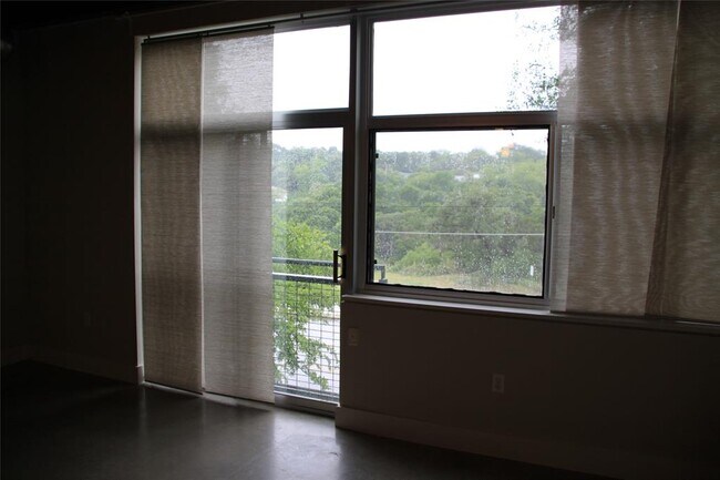 Foto del edificio - 2205 N Lamar Blvd