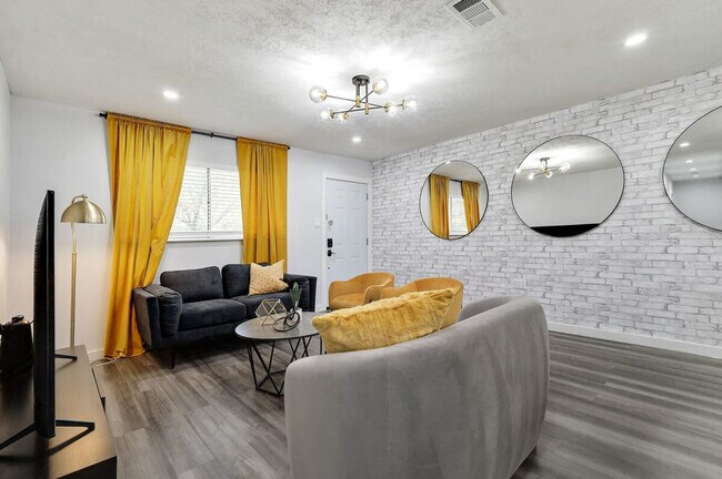 Foto del edificio - 7609 Noreast Dr