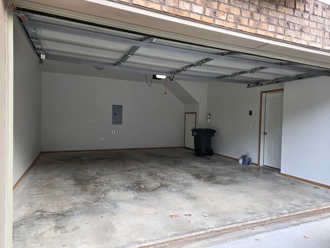 Building Photo - 268 S Rolling Woods Way