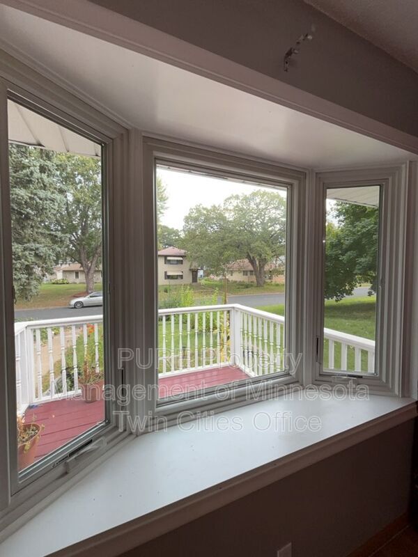 Foto del edificio - 4436-2 1/2 2 1/2 St NE