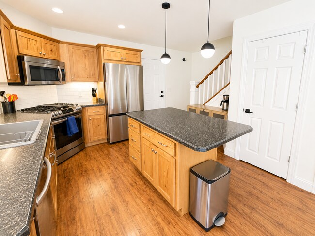 Foto del edificio - 5313 Golden Hollow Rd