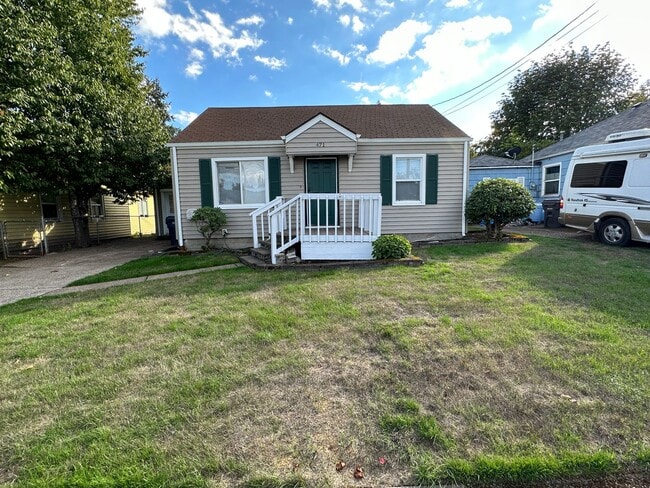 Building Photo - IN THE HEART OF BEAUTIFUL MONMOUTH!