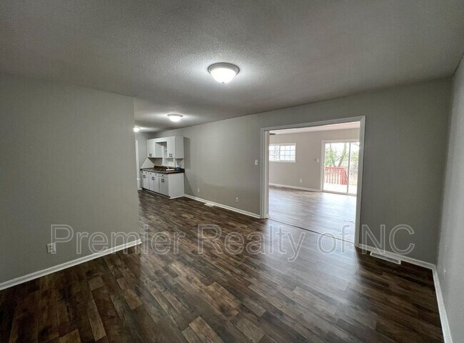 Building Photo - 4972 Shattalon Dr