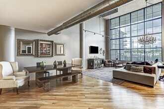 Building Photo - 1025 S Shepherd Dr