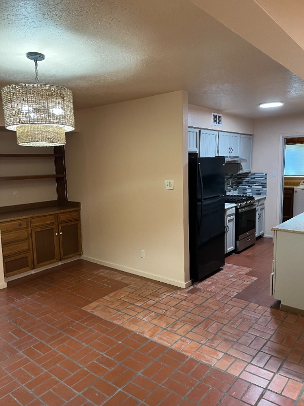 Building Photo - 2405 Camino Capitan