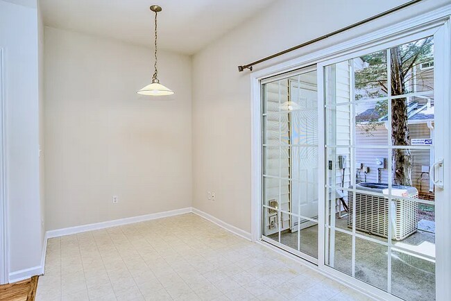 Building Photo - 103 Bumble Cir