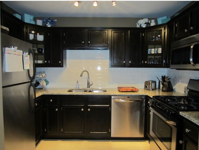 Kitchen - 57 E Hattendorf Ave