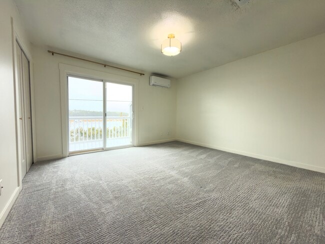 Dormitorio 2 - 27 Court Dr