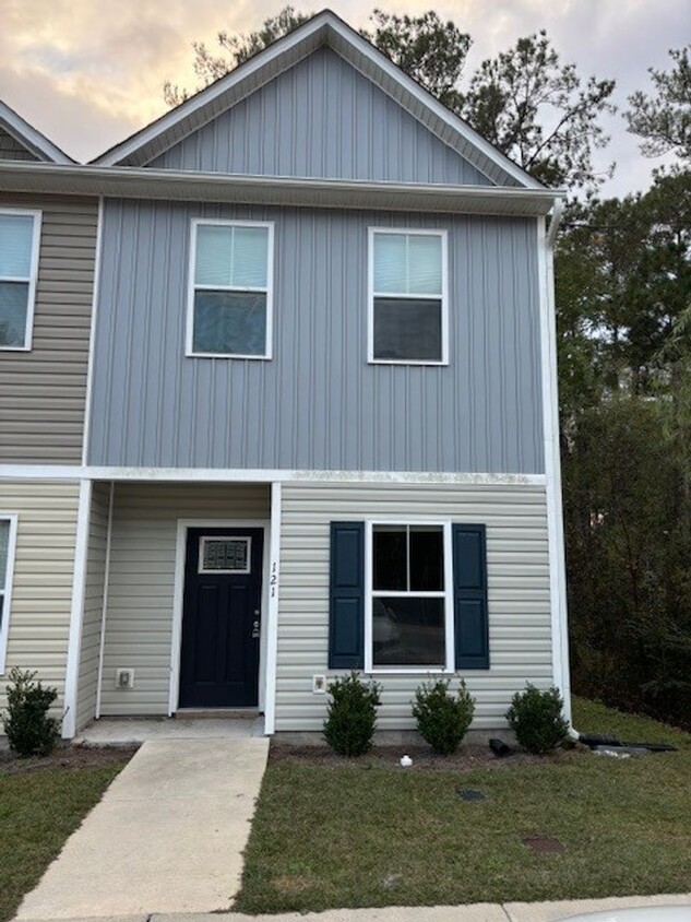 Foto principal - Beautiful 2 bedroom, 2.5 bath townhome Hol...