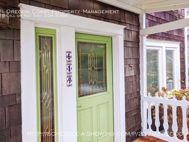 Foto del edificio - Ocean Front Furnished 4 Bedroom House!