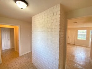 Building Photo - 521 26th Ave N