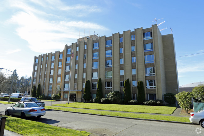 Building Photo - Stewart Manor