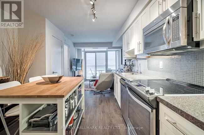 Photo du bâtiment - 525-525 Adelaide St W