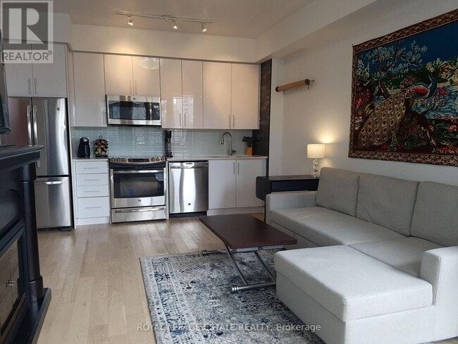 Photo du bâtiment - 2212 Lake Shore Blvd W