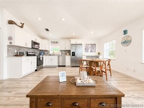 Building Photo - 10851 S Ocean Dr