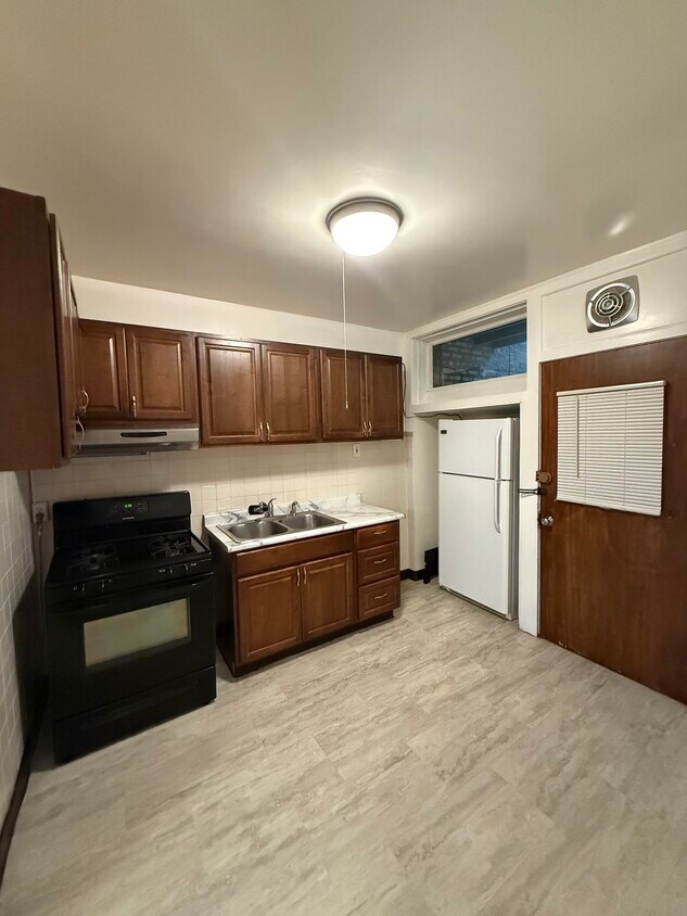Foto principal - 4859 N Kenneth Ave
