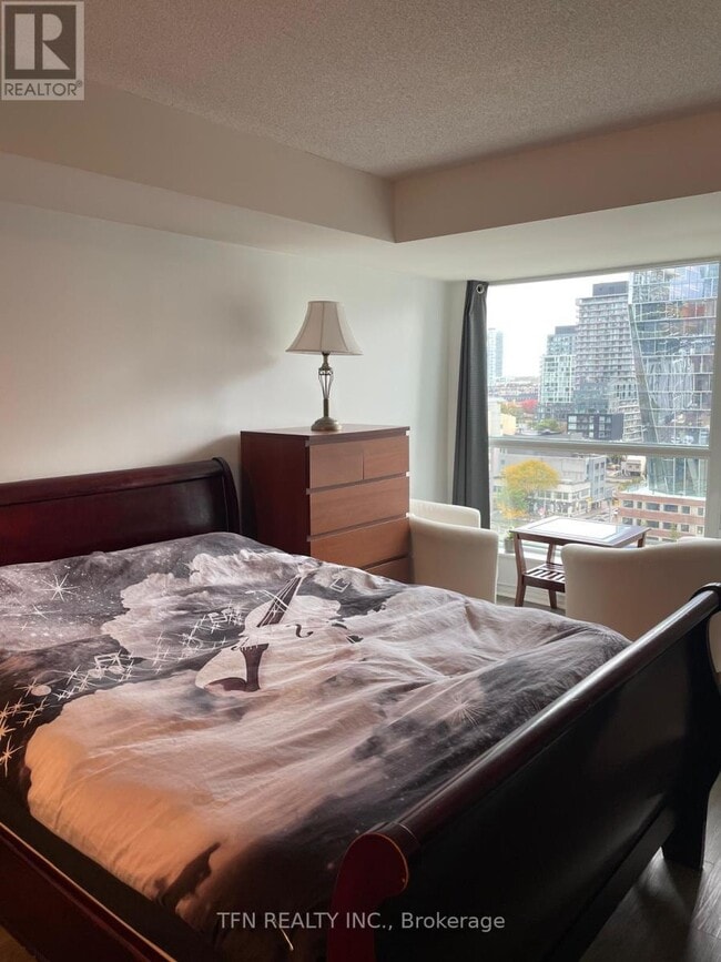 Building Photo - 230 King St E