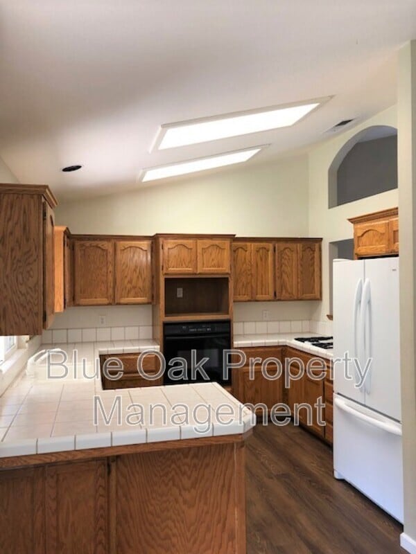Building Photo - 2158 Robailey Dr