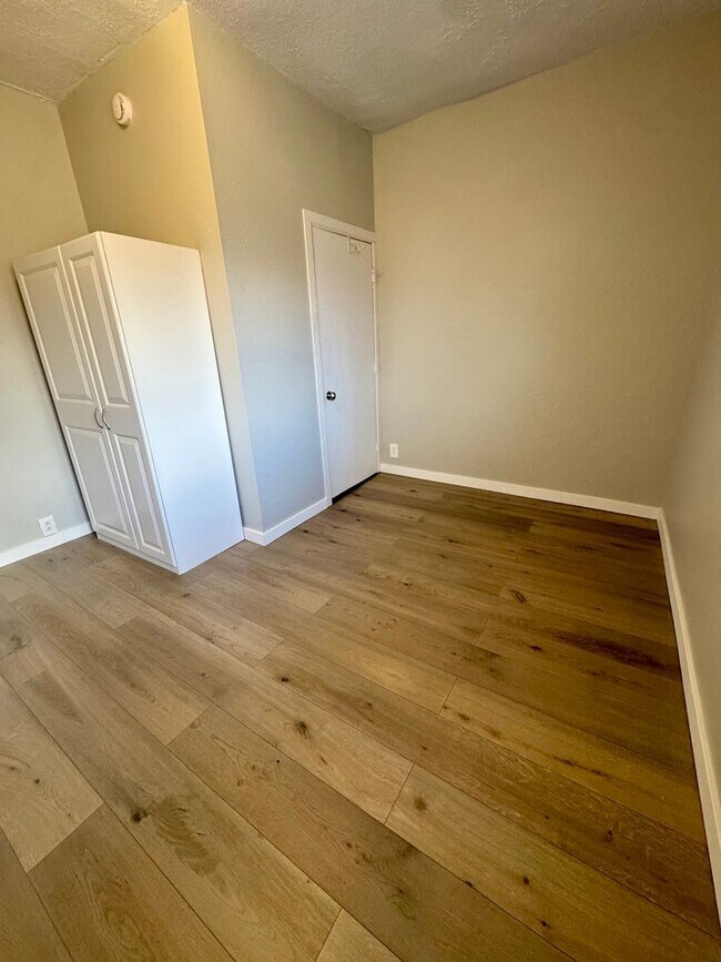 Building Photo - Newly Remodeled Southside 2B house with Garage