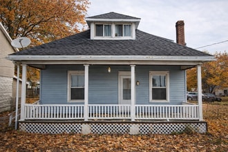 Building Photo - 100 8th St