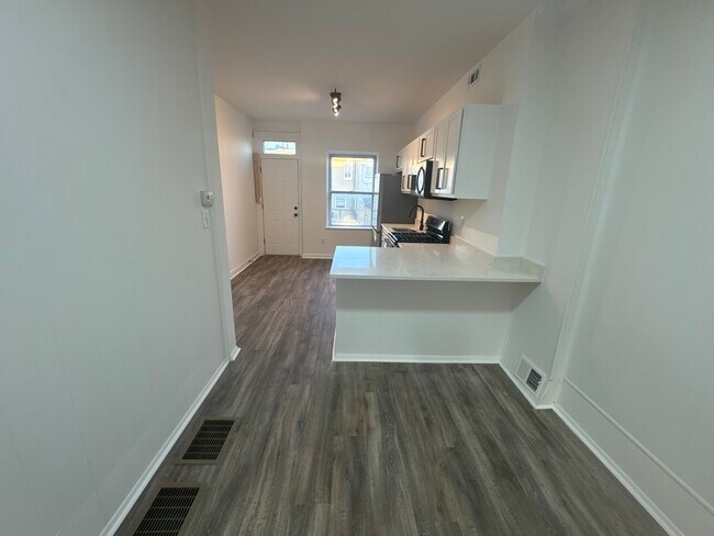 Building Photo - 419 N Montford Ave