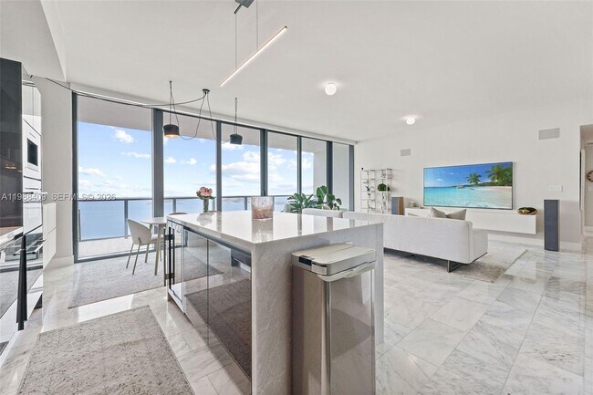 Building Photo - 1451 Brickell Ave