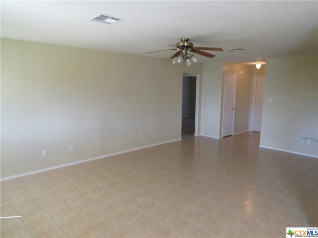 Building Photo - 3604 Woodlake Dr