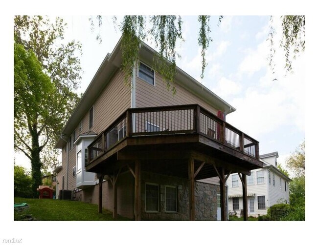 Building Photo - 6 br, 4.5 bath House - 6409 Macarthur Blvd.