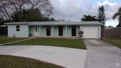 Building Photo - 195 SE Serenata Ct