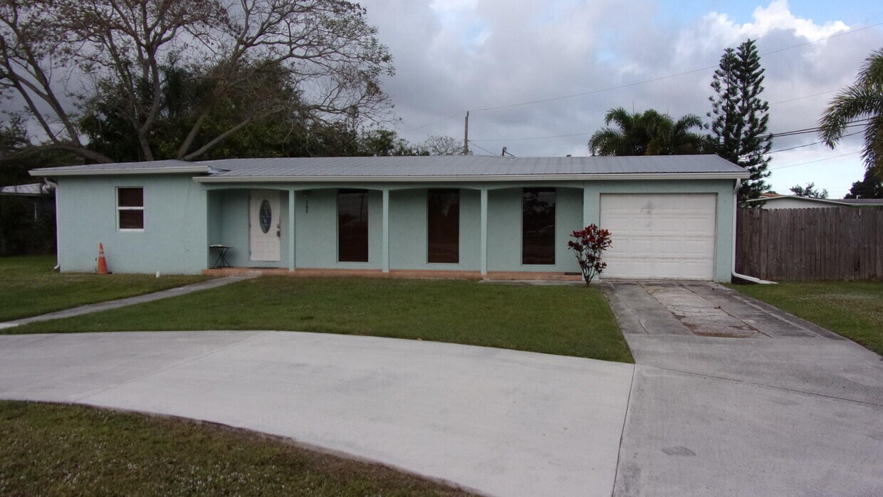 Primary Photo - 195 SE Serenata Ct