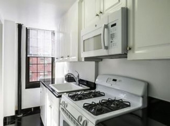 Building Photo - 450 West 24th Street