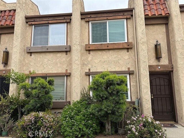 Foto del edificio - 327 E Live Oak St