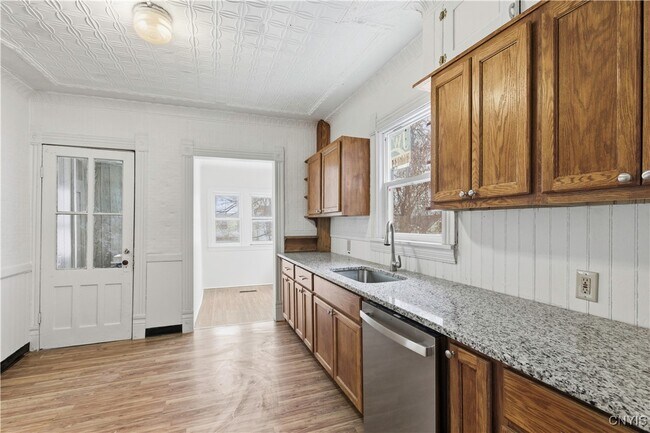 Foto del edificio - 344 Bryant Ave